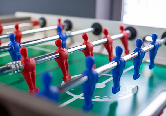 Vue rapprochee d'une table de baby-foot