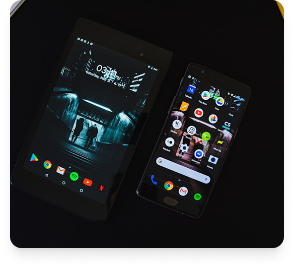 Deux smartphones affichant l'application ECO LIFE